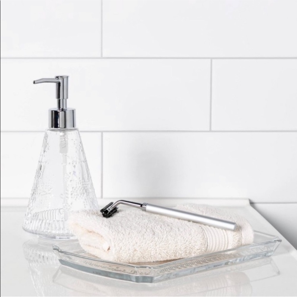 THRESHOLD Soap pump Glass Tumbler Soap tray‎ clear NIB bathroom accessories